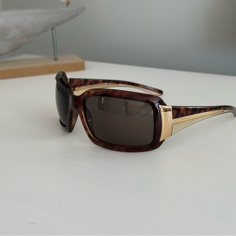 Prada Sunglasses style SPR 01H. Like new!